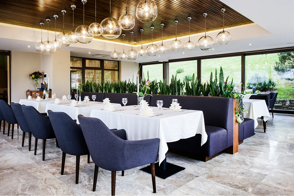 Restorano erdvė ir lauko terasa 1